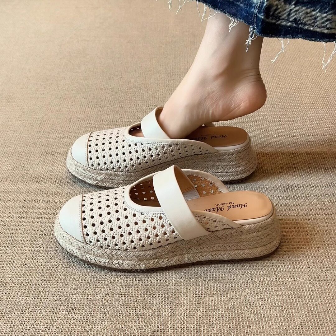 nnmiss/5.5cm度假风草编厚底坡跟凉鞋休闲镂空一字带包头外穿拖鞋