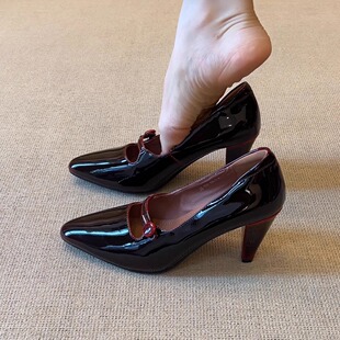 nnmiss/8cm小个子高跟鞋复古气质尖头渐变浅口一字扣带粗跟单鞋