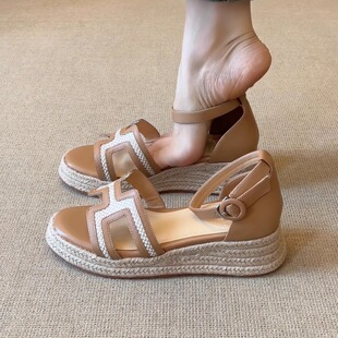 nnmiss 5cm复古风圆头拼色H型一字带百搭草编坡跟露趾凉鞋