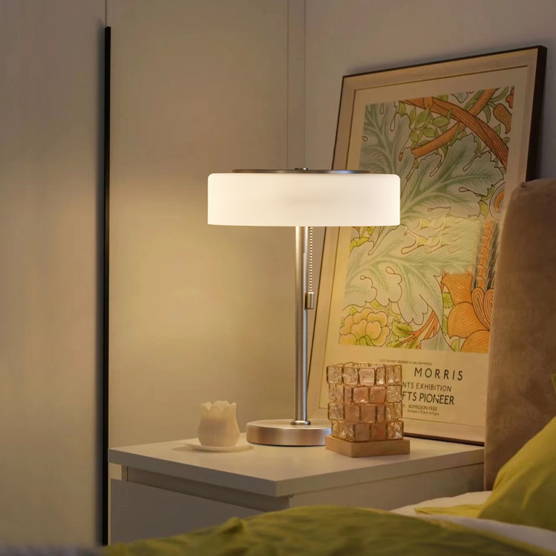 台灯卧室床头灯高级感复古v轻奢意式现代简约拉线开关玻璃床头柜