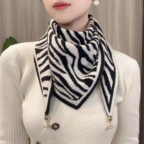 法国HANFUNY羊绒围巾女秋冬护颈保暖百搭围脖珍珠吸扣针织三角巾