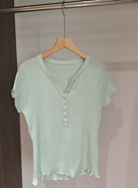 2026夏季韩版简约V领短袖针织衫女夏季薄款纽扣上衣绿色