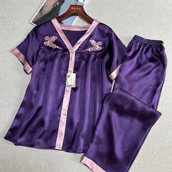 光泽感缎面家居服套装桑蚕丝丝绸绣花开衫式短袖八分裤睡衣两件套