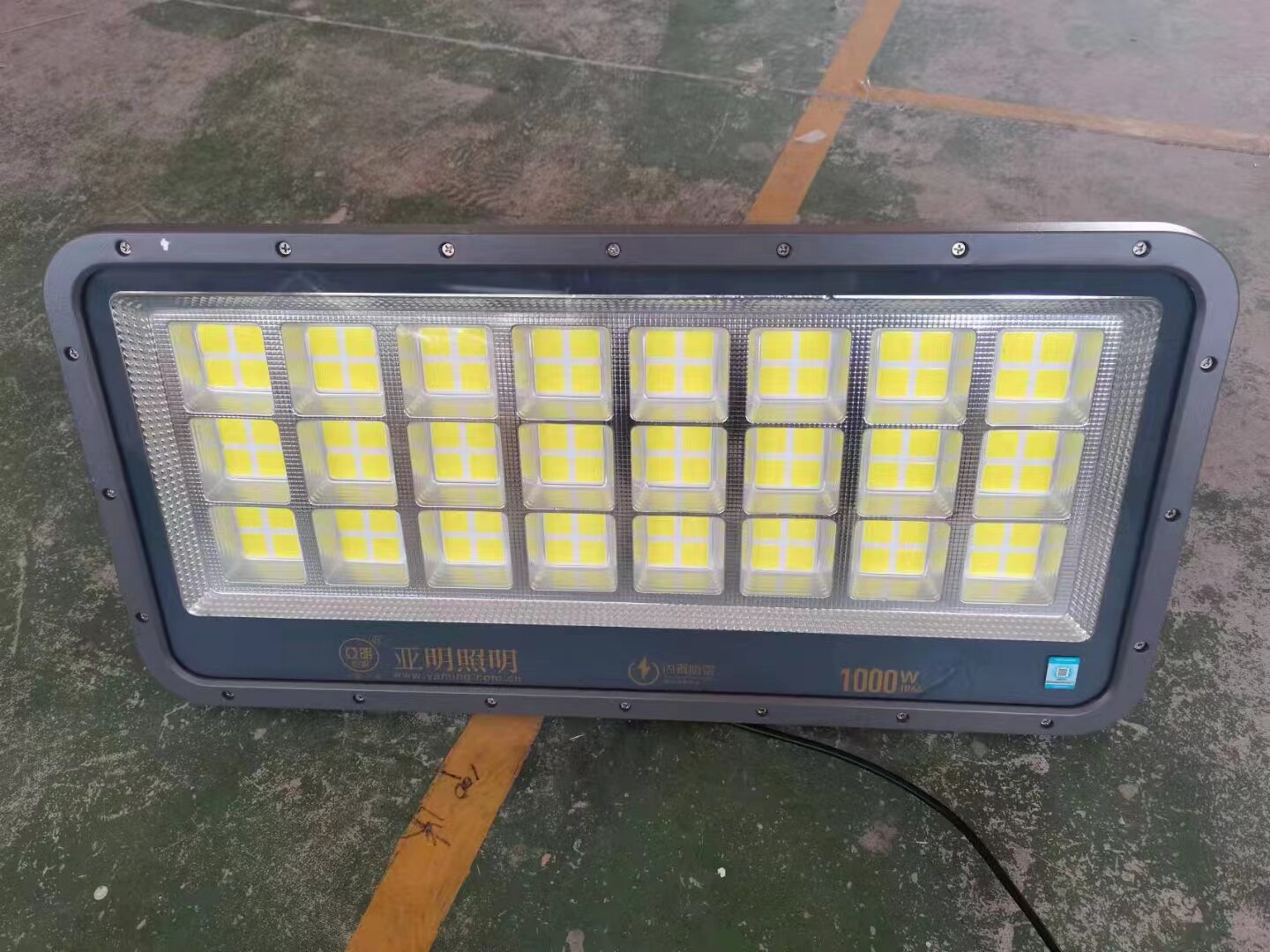 亚明投光灯cob光源压铸铝400w500w600w800w1000w防水高亮新款射灯