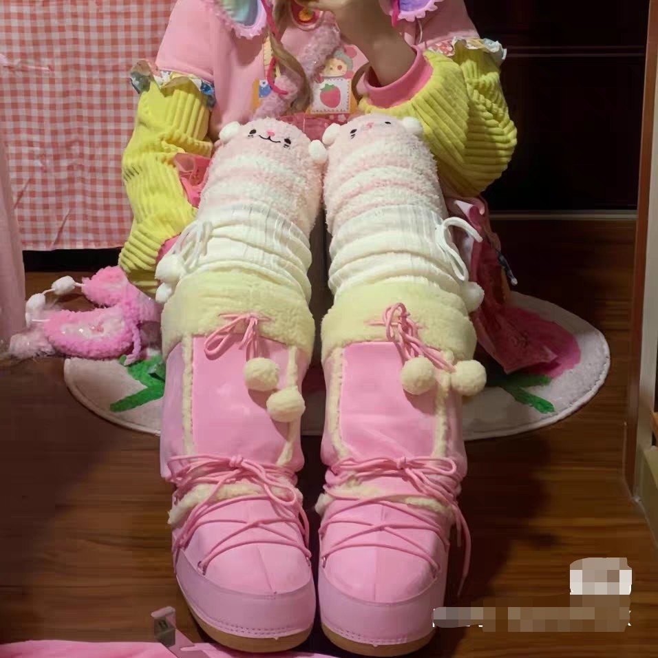 QQ秀辣妹毛毛雪地靴女冬季2025新款月球滑雪太空靴百搭防水加厚靴