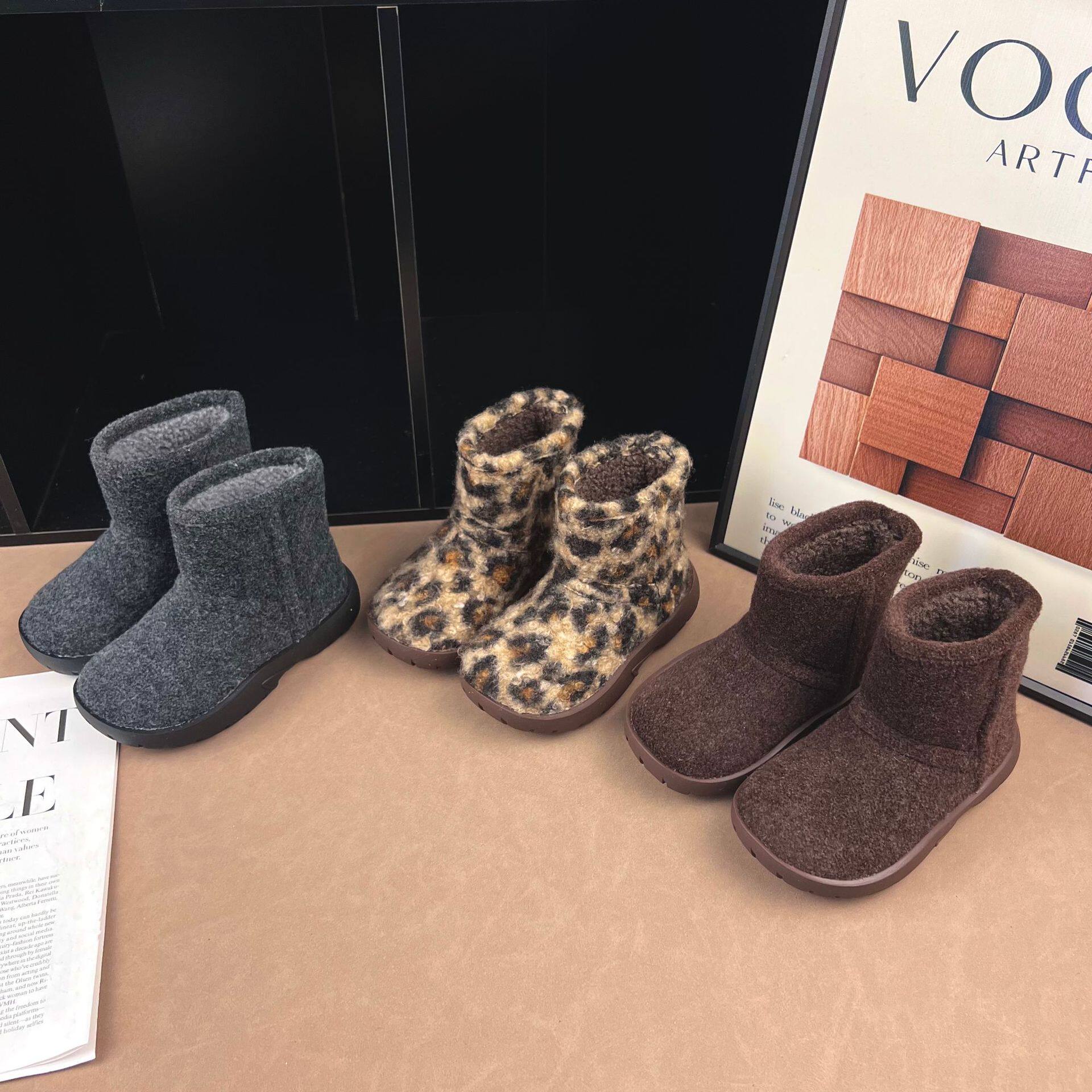 2025冬季新款复古加绒保暖棉靴女孩时尚百搭中大童防寒防滑雪地靴