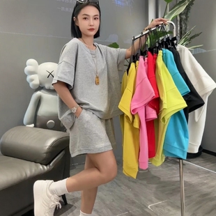 欧货2026夏季款时尚百搭圆领短袖卫衣两件套女多巴胺短裤休闲套装
