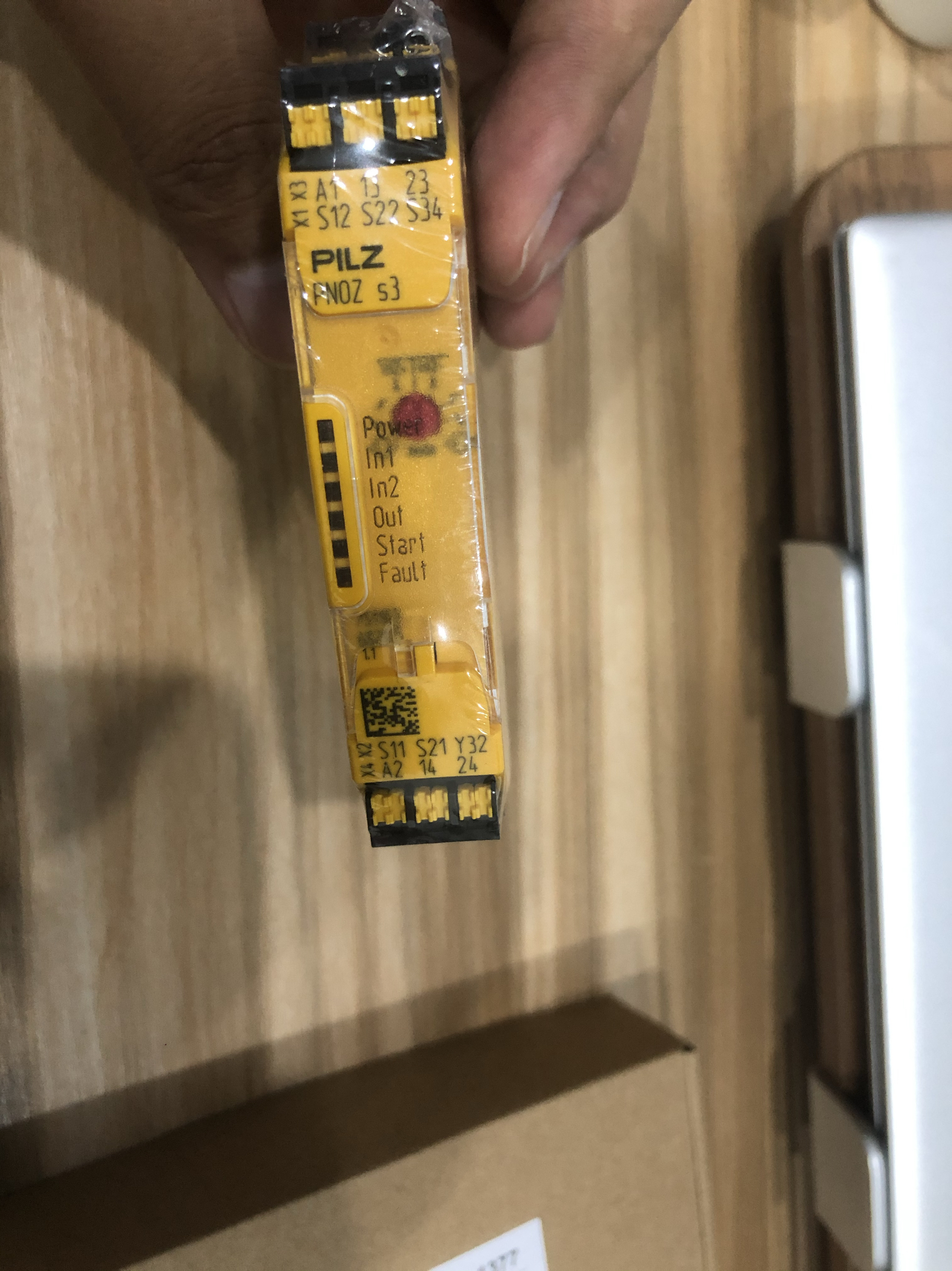 pilz安全继电器Pnoz s3 c 24VDC 2n/o全新正品 货号751103