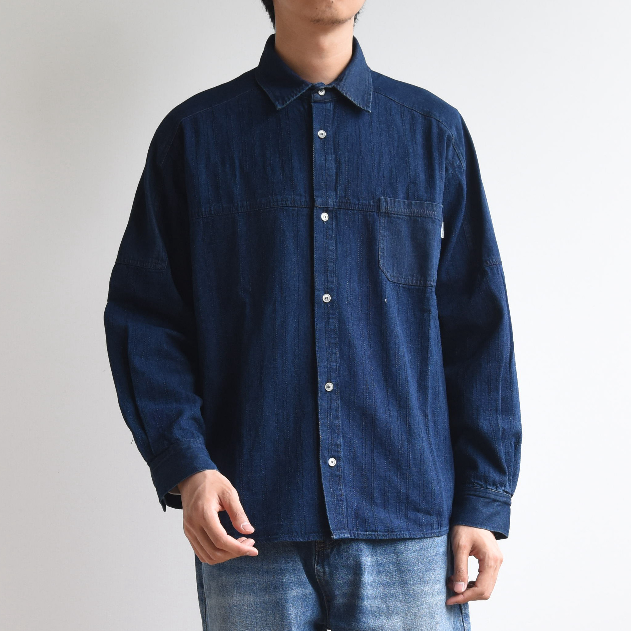 蓝色复古水洗牛仔衬衫