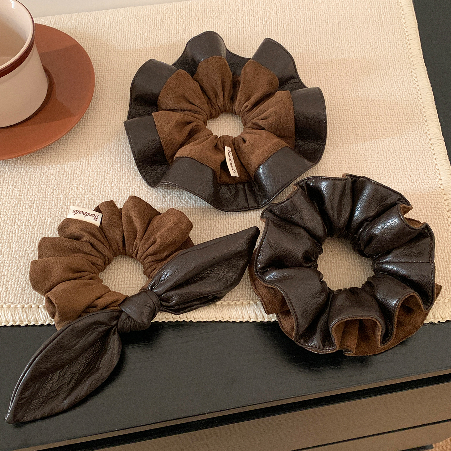 秋冬高级感咖啡色皮质大肠发圈女