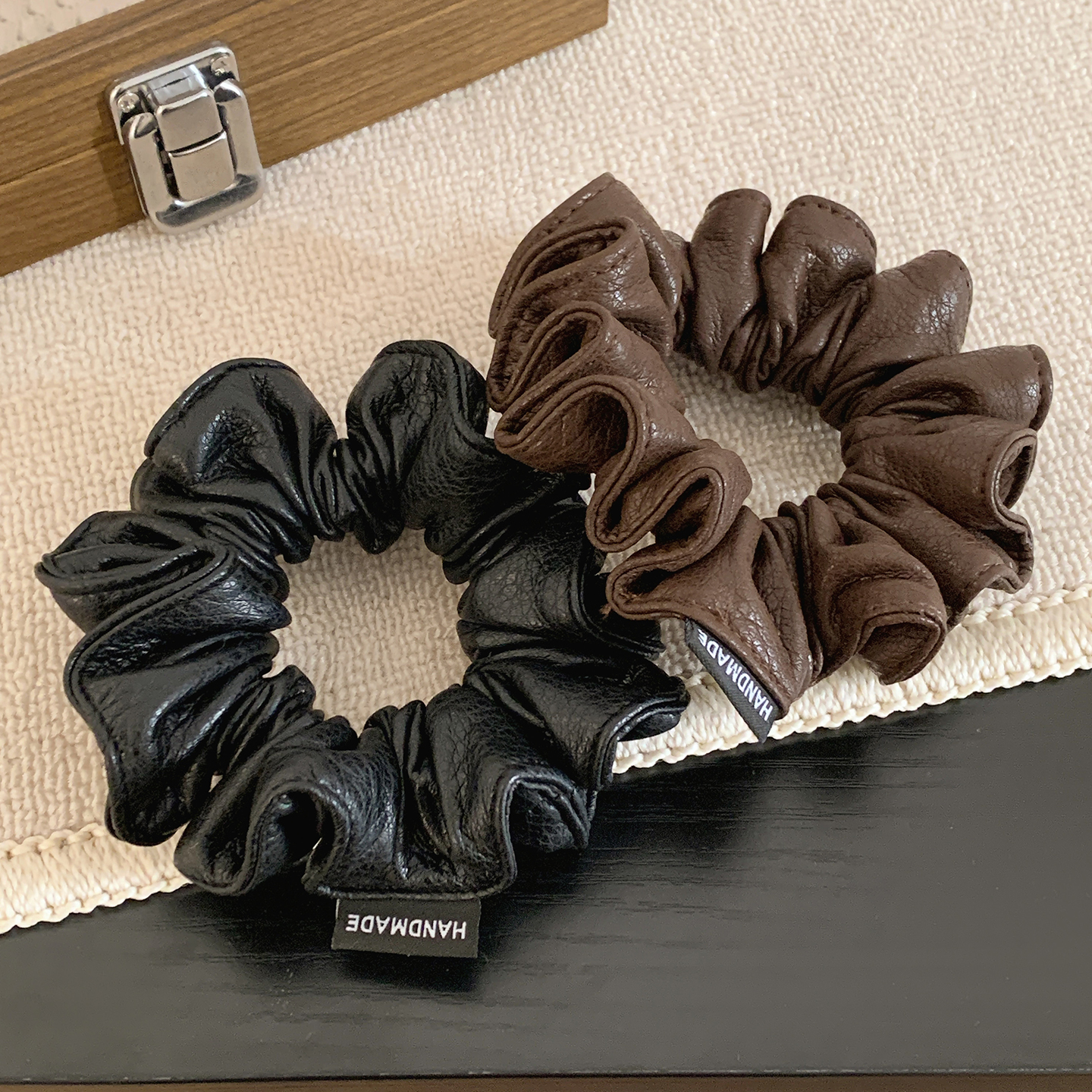 韩国简约咖色pu皮质褶皱大肠发圈