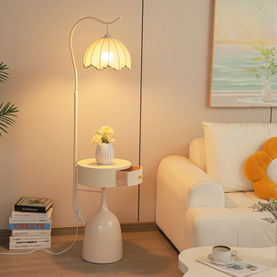 奶油风落地灯客厅沙发旁边几高级感卧室床头置物架一体氛围感台灯