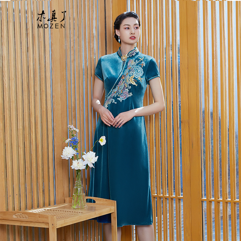 丝绒面料 牡丹花刺绣 宴会礼服 绣花立领