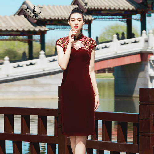 木真了改良丝绒旗袍裙宴会妈妈装