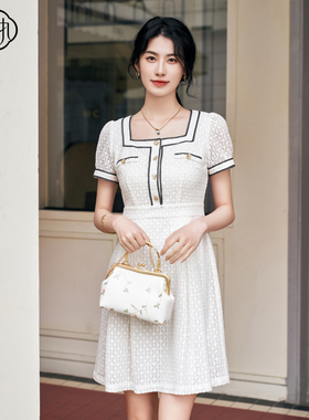 固执夏季新款气质小香风方领短袖蕾丝短款连衣裙10842LQ09154
