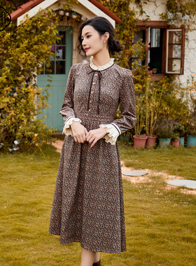 固执秋季新款复古立领荷叶边高腰长袖碎花连衣裙94333LQ08449