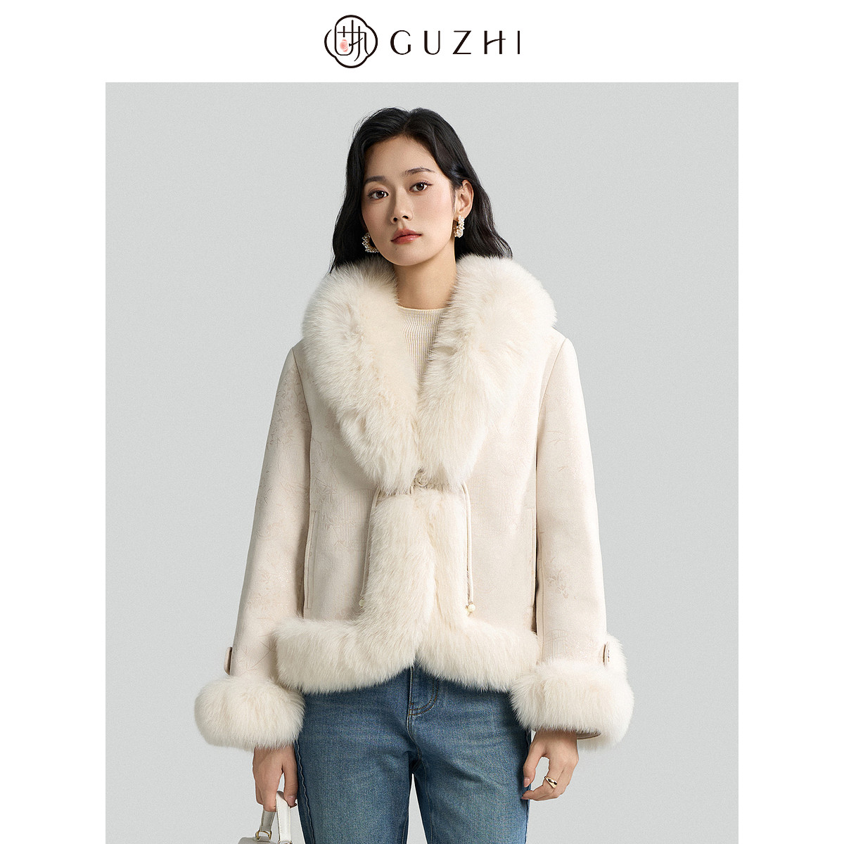 固执2025冬季新款新中式盘扣提花正肩狐狸毛领短款皮草羽绒服外套