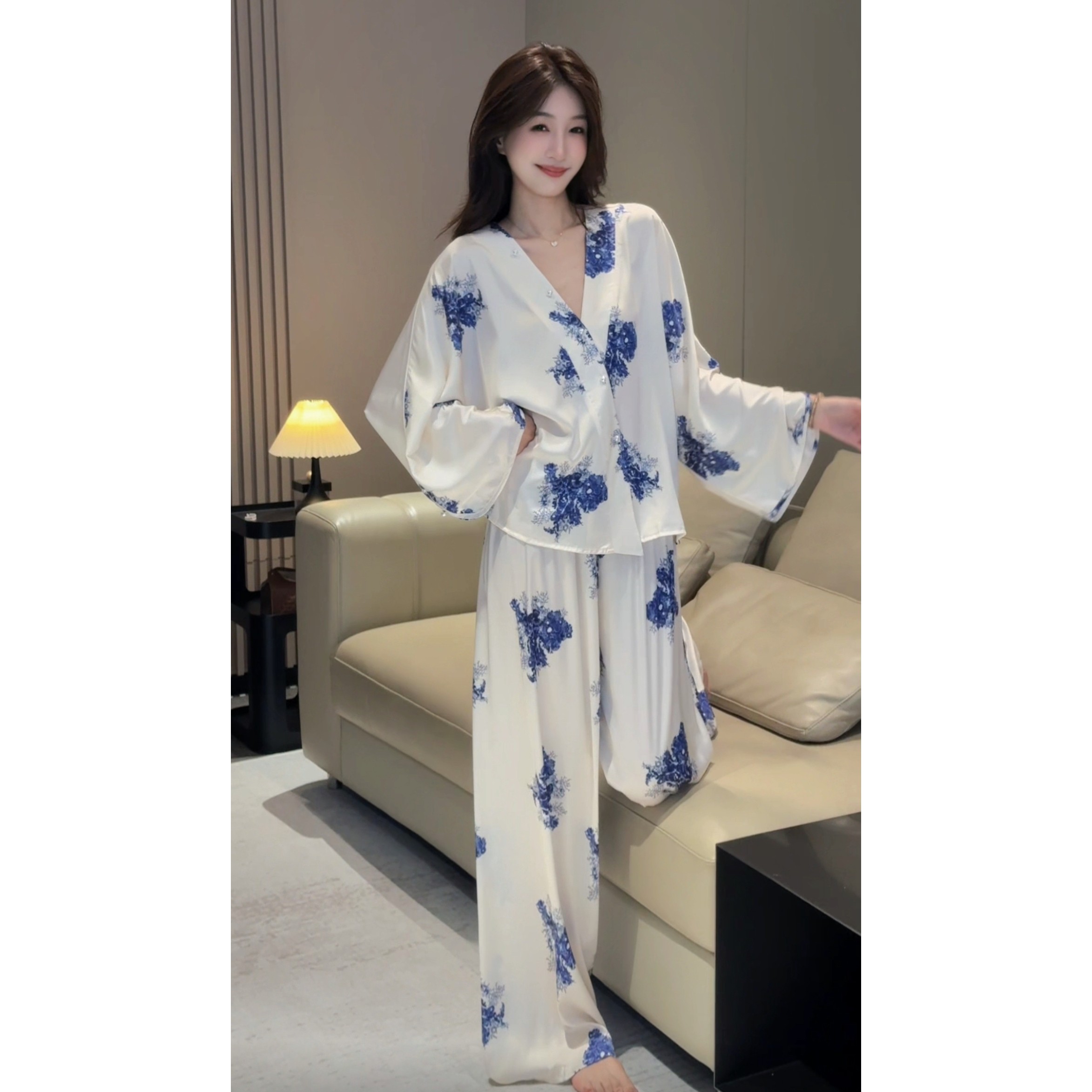 青花瓷印花冰丝V领显瘦睡衣女