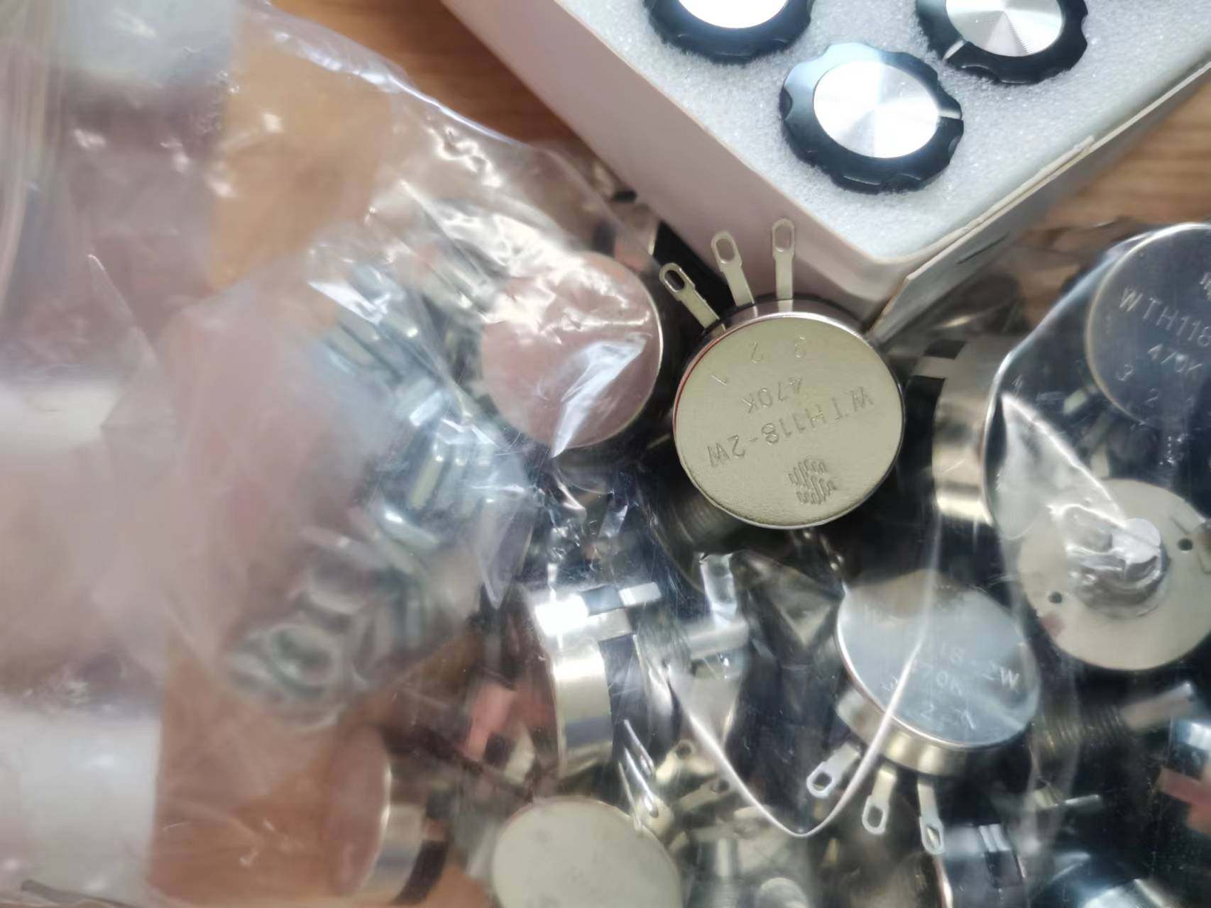 特价出售/固态继电器专用配套电位器WTH-118 2W 470K电位器带帽子|msdalam kategori Aksesori Digital 3C, pasaran komponen elektronik, komponen elektronik, potensiometer - dari Buy2taobao.com untuk memberikan perkhidmatan ejen Taobao profesional membeli