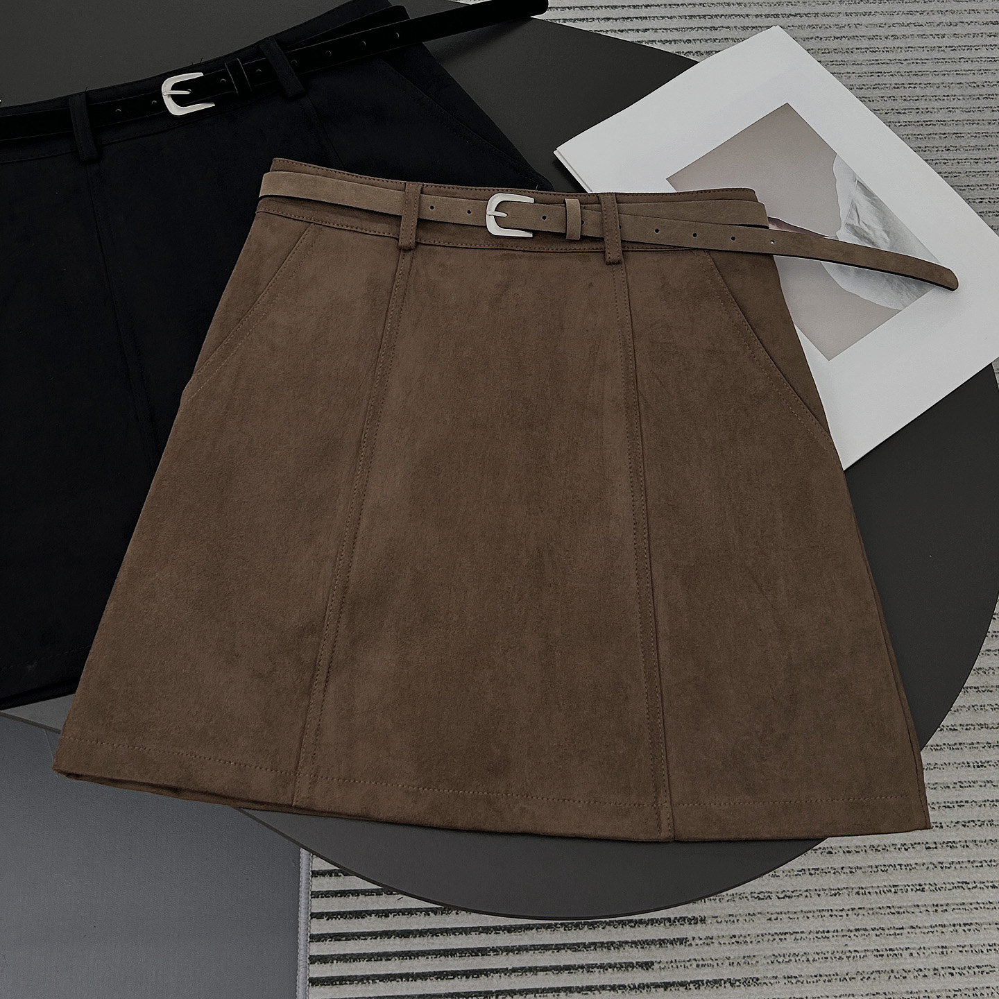 短裙卡其色麂皮绒2025新款包臀