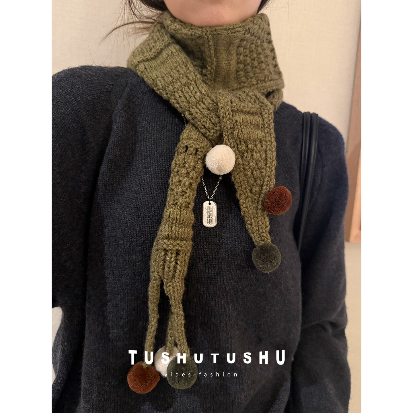 TUshu/低饱和苔藓绿～复古球球小三角巾镂空针织百搭围巾保暖围脖