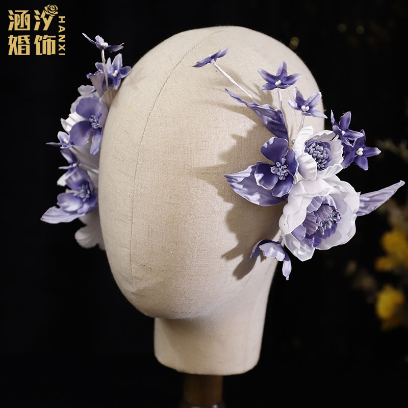 紫蓝色缎面烫花新娘花朵对夹头饰森系盘发跟妆造型侧边夹晨袍发饰
