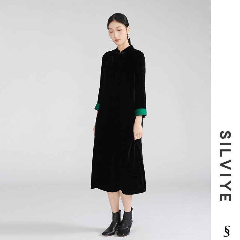 SILVIYE/溯也国风盘扣丝绒新中式连衣裙女桑蚕丝旗袍领长裙秋