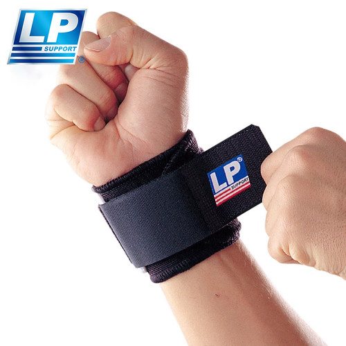 装备劳损运动护腕卧推撸铁