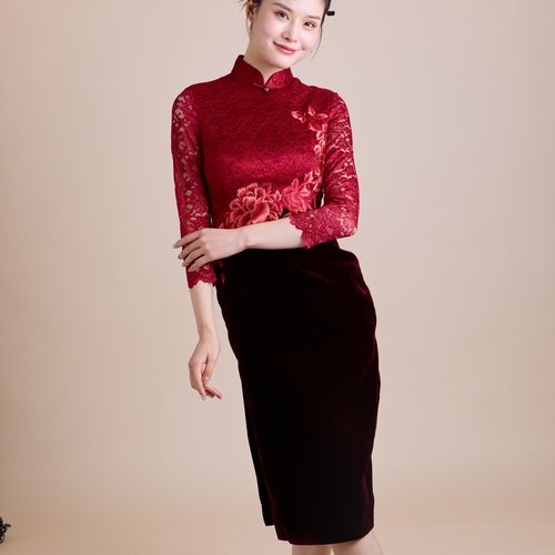 格格中国风蕾丝拼丝绒妈妈装