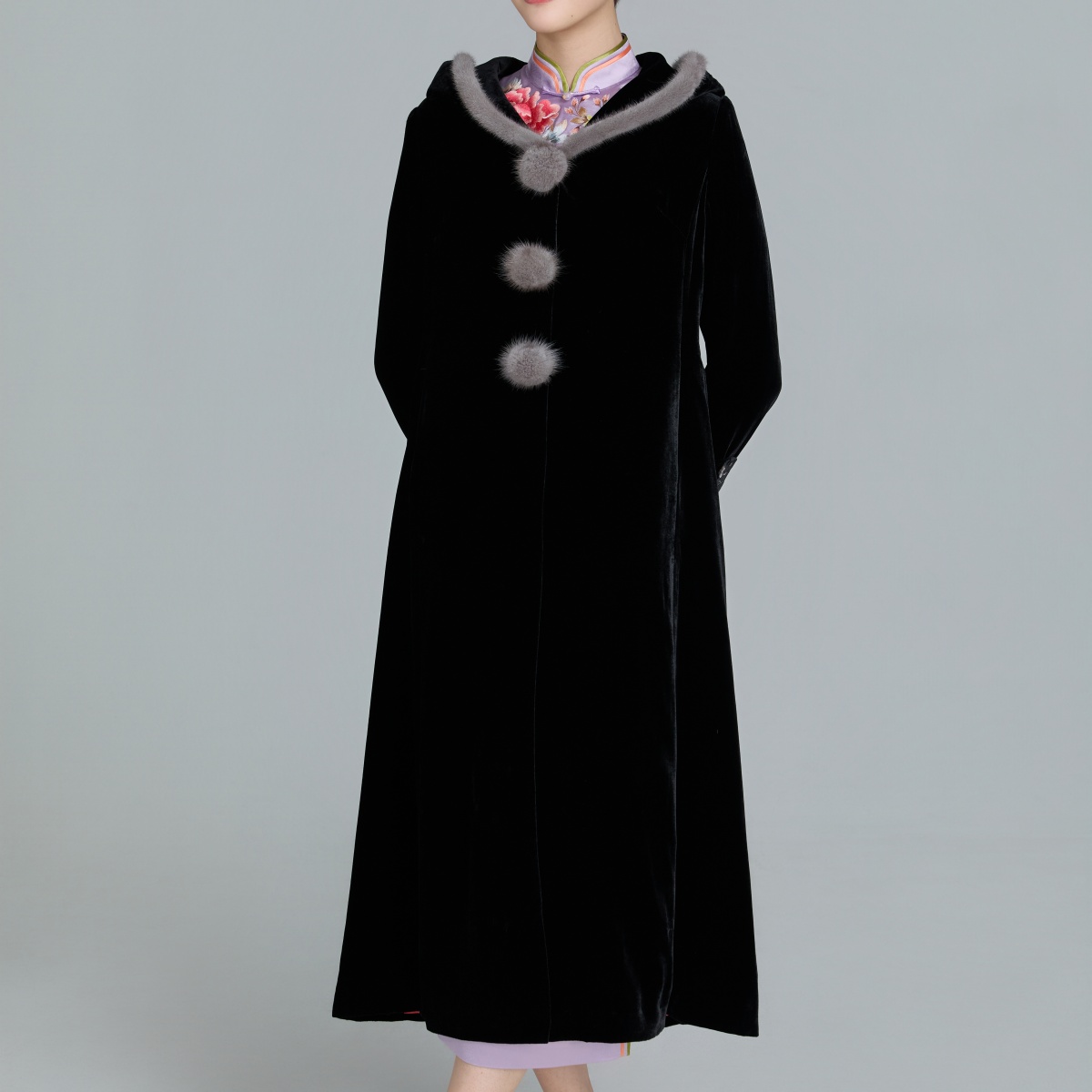 冬日暖阳-中国风复古外翻袖刺绣毛领斗篷