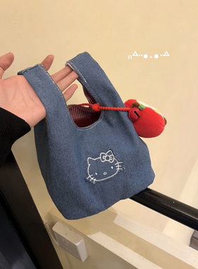 超爱的牛仔kitty包包～内里红条纹撞色hin吸睛！可爱的手提小包包