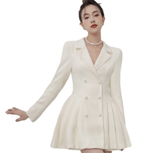 精致高档超短俏皮西装领学院风百褶大摆纯白色洋气长靴领证小白裙