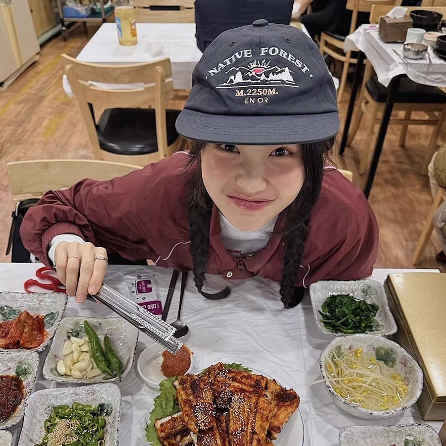 秀智同款软顶平沿鸭舌帽女韩版情侣百搭刺绣字母棒球帽男遮阳帽子