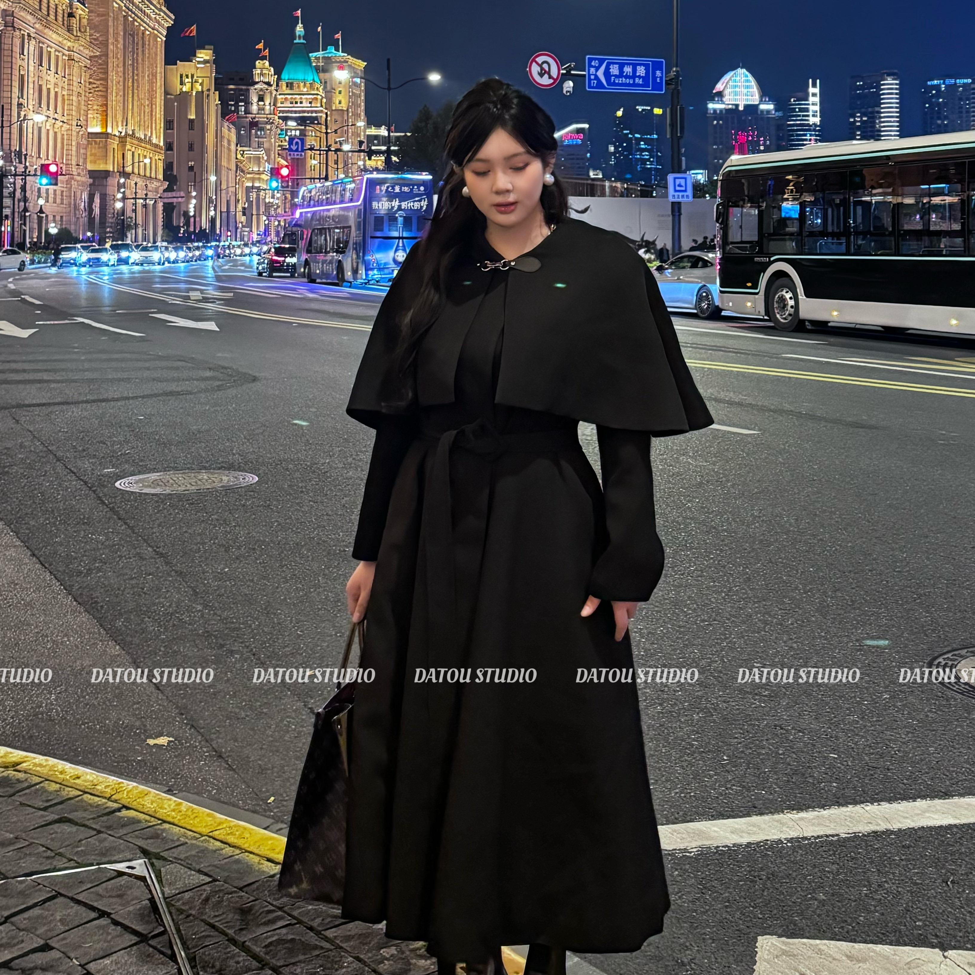 哒头.Studio【留洋千金】微胖mm大码2024新款显瘦斗篷大衣套装女