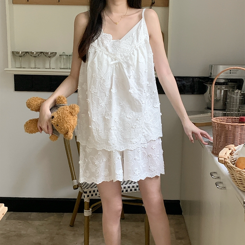 白桃软糖立体蝴蝶刺绣吊带短裤睡衣女夏季带胸垫公主风棉布家居服