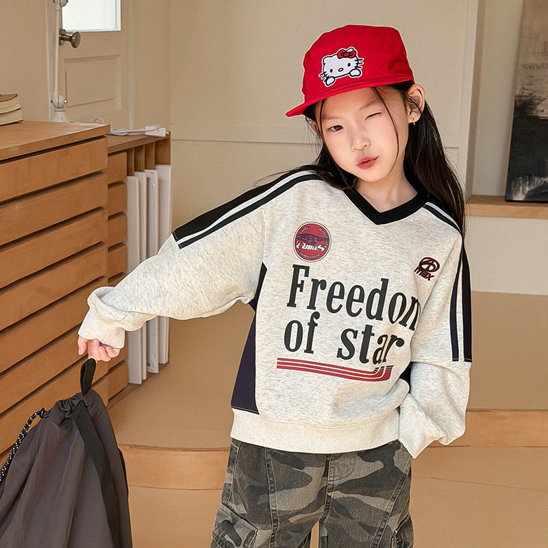 艾摩贝贝童装新款男女童韩版休闲宽松上衣字母篮球运动风V领卫衣