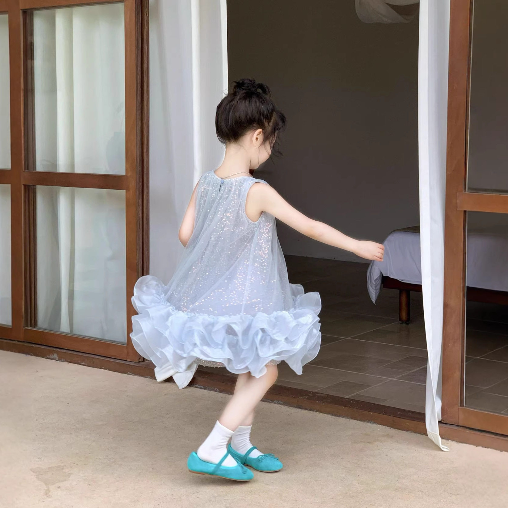 2026女童夏季连衣裙高品质花边亮片背心裙时尚甜美公主连衣裙洋气