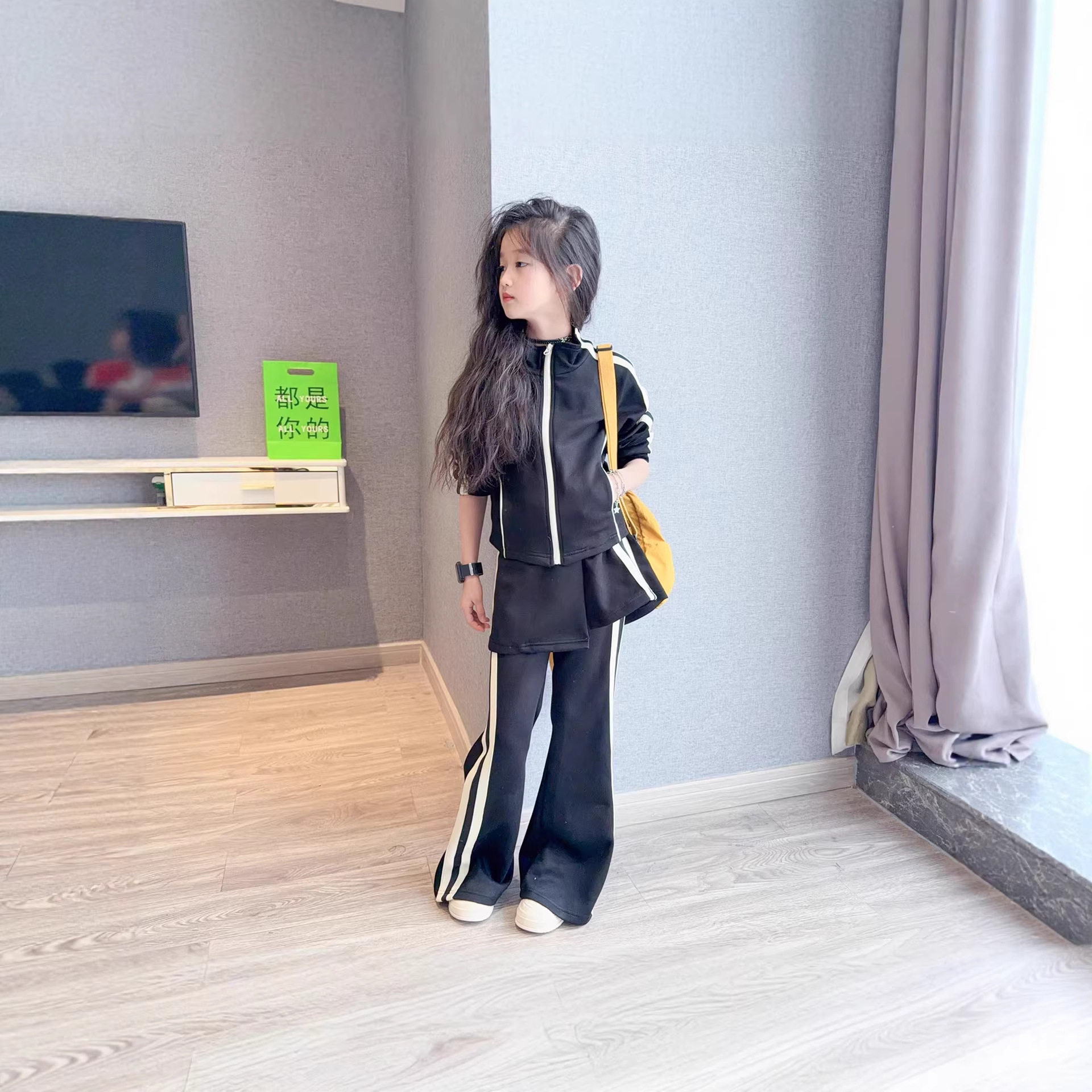 女童春秋装辣妹风儿童外套喇叭裤屁帘套装2026新款女孩运动风三件