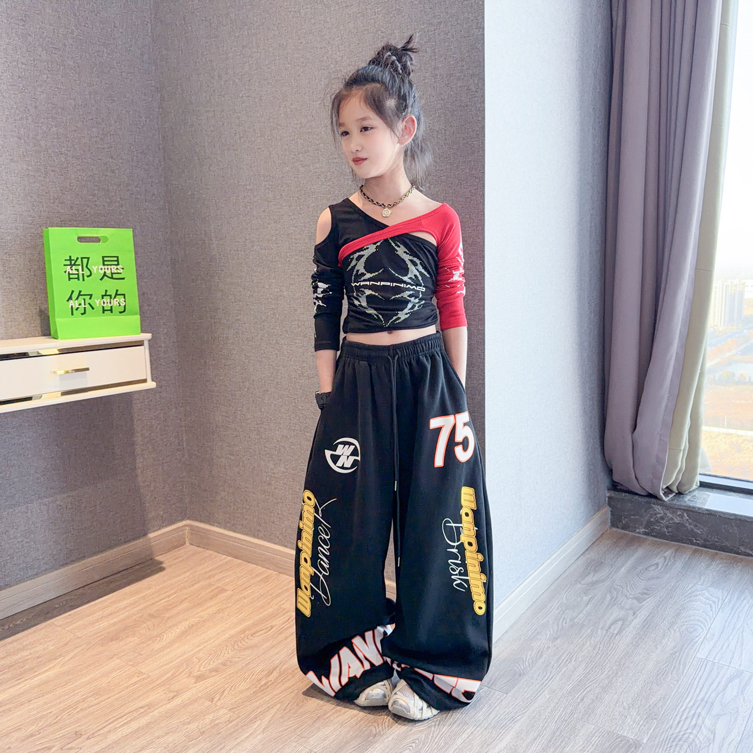 女童街舞服套装春装2026洋气女孩露肩长袖T恤辣妹休闲卫裤两件套