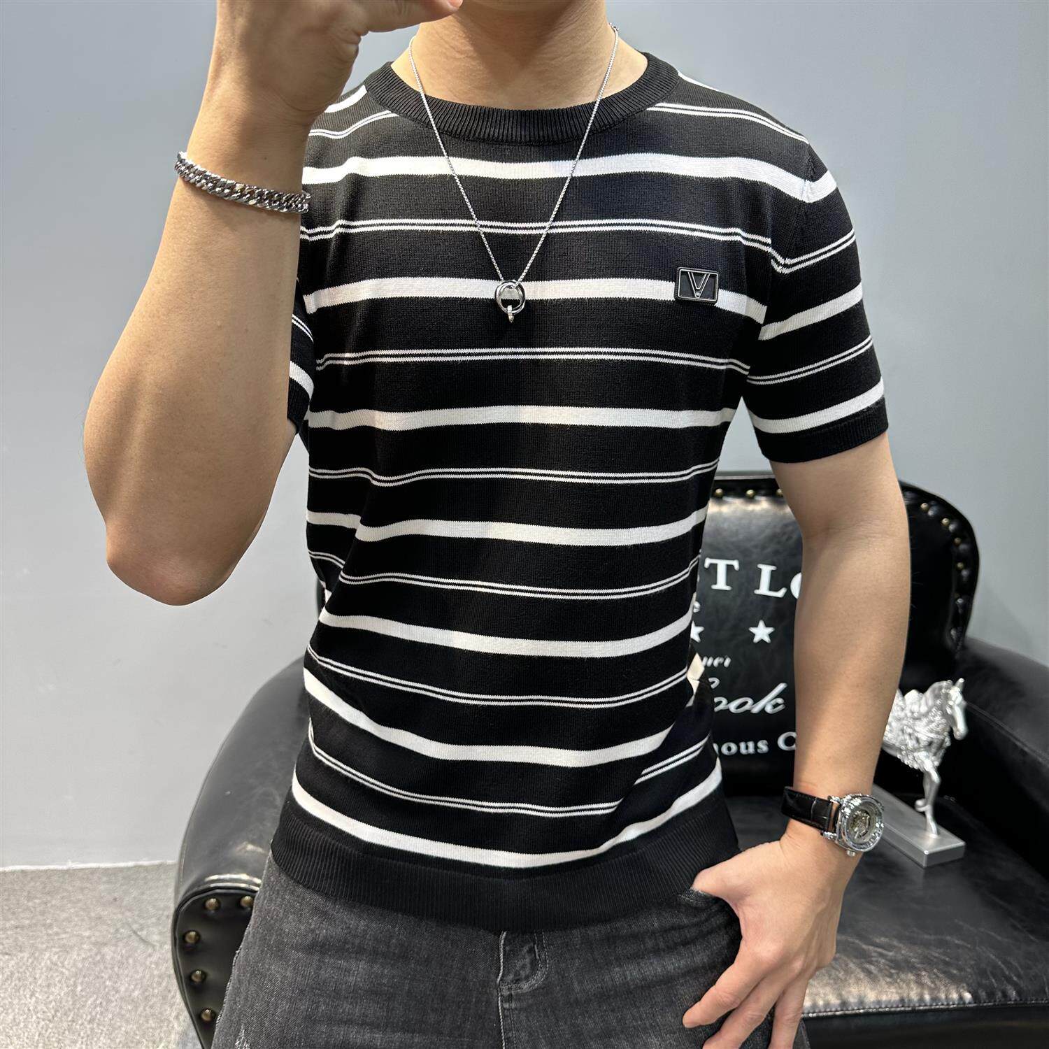 秋季新款条纹针织短袖男毛衣半袖圆领修身套头打底衫胸口字母压花