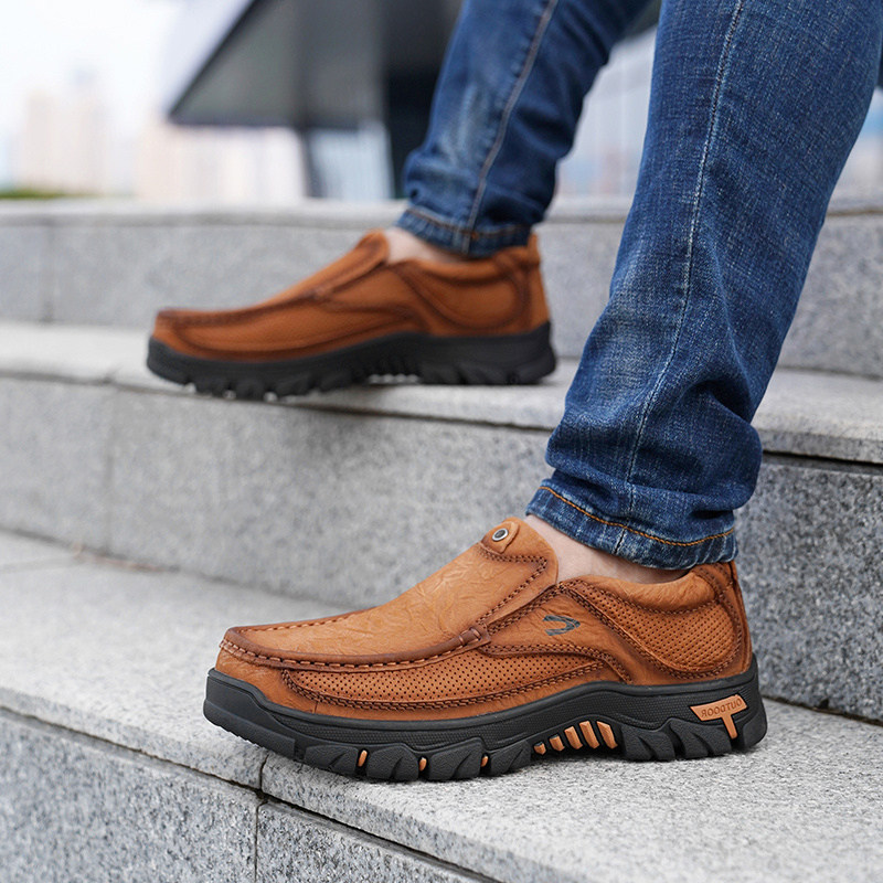 德国骆驼动感头层牛皮休闲皮鞋男透气一脚蹬爸爸鞋单鞋大码男鞋