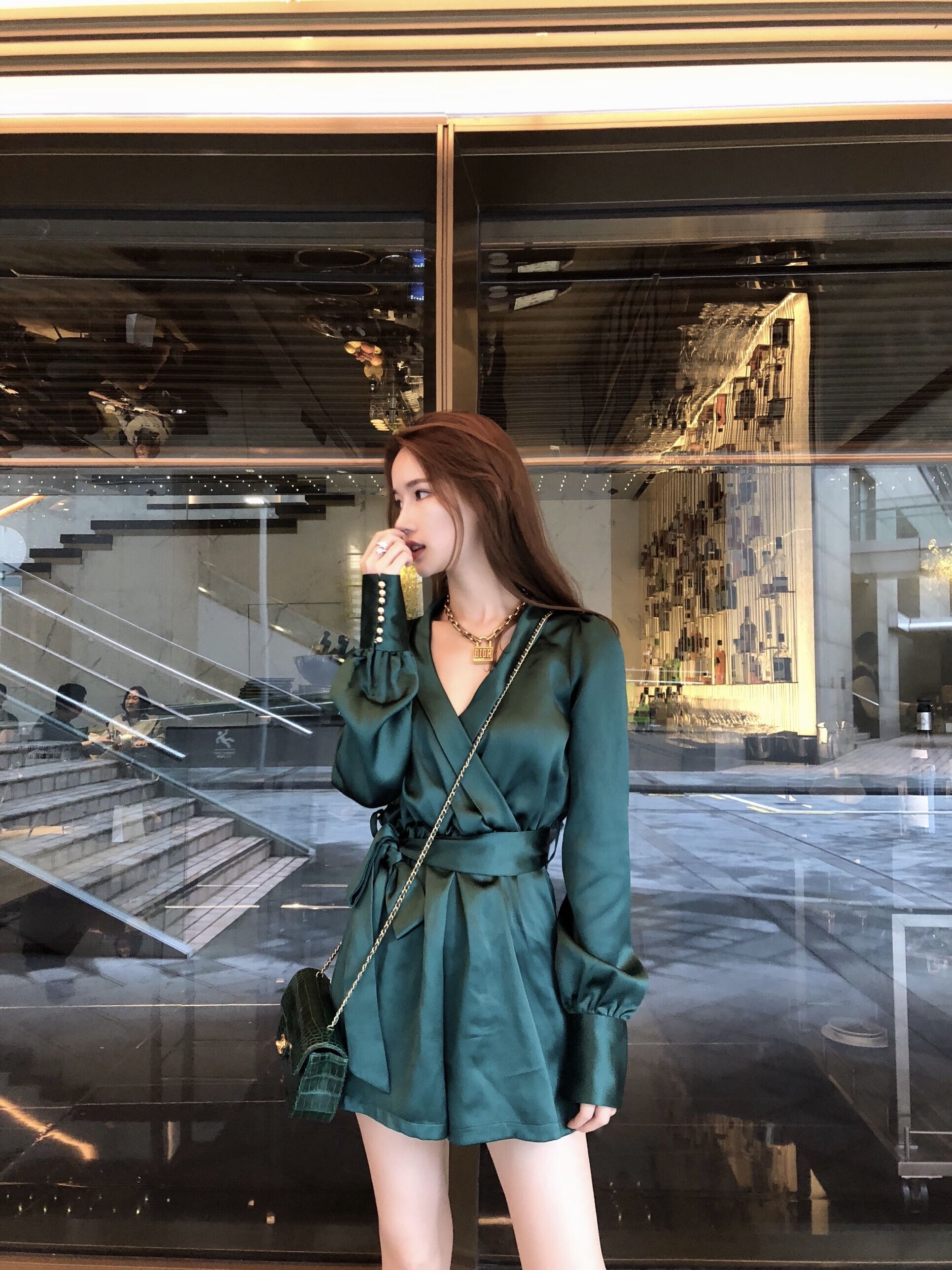 CHICYOU 原创宝石绿贵妇奢华光泽缎面显白气质长袖v领连体裤短裤在类目 女装/女士精品, 裤子, 休闲裤中 - 来自Buy2taobao.com提供专业的淘宝代购服务