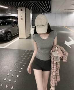 四季 T恤日常百搭显瘦上衣女 圆领短袖 CHICYOU 刚需 纯欲辣妹修身