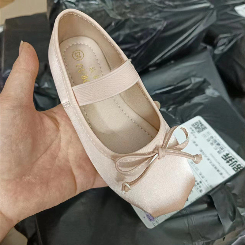 韩国童鞋女童宝宝公主缎面亲子蝴蝶结浅口单鞋小女孩皮鞋豆豆鞋子