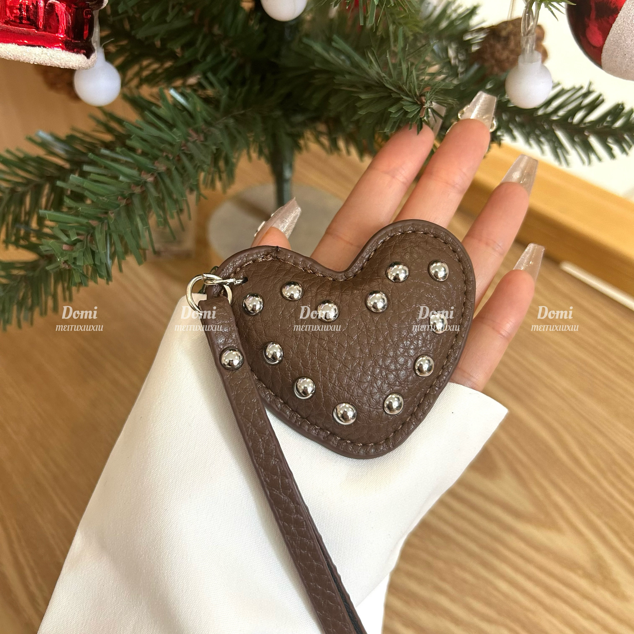 2024年新款皮质爱心创意汽车钥匙扣女款精致书包挂件小饰品钥匙链