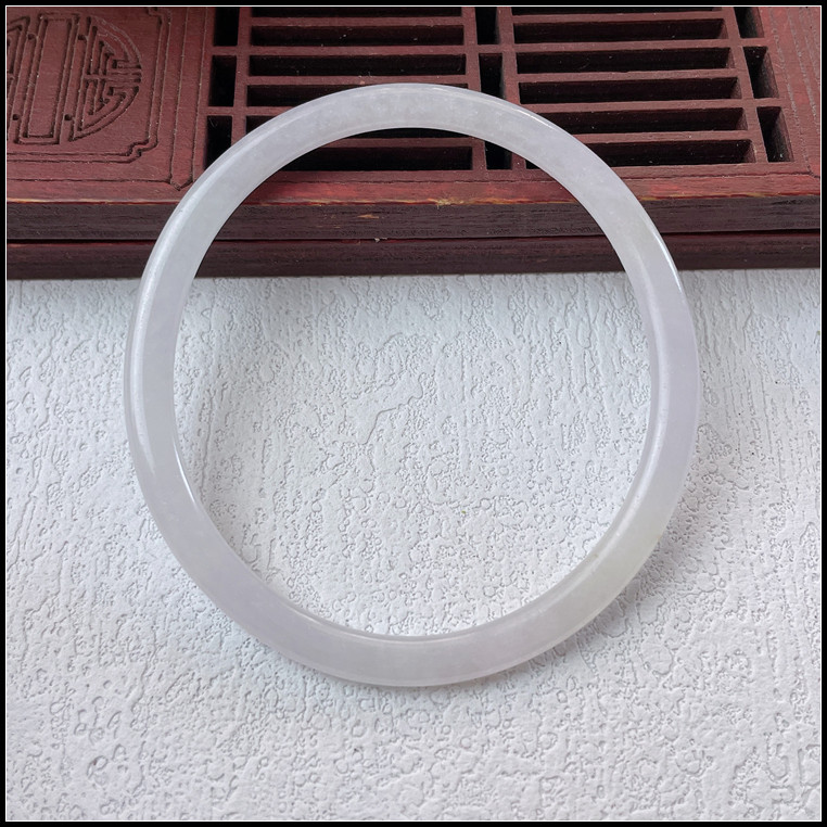 52长内径天然缅甸翡翠A货贵妃手镯冰糯种白底细条叮当镯玉镯子