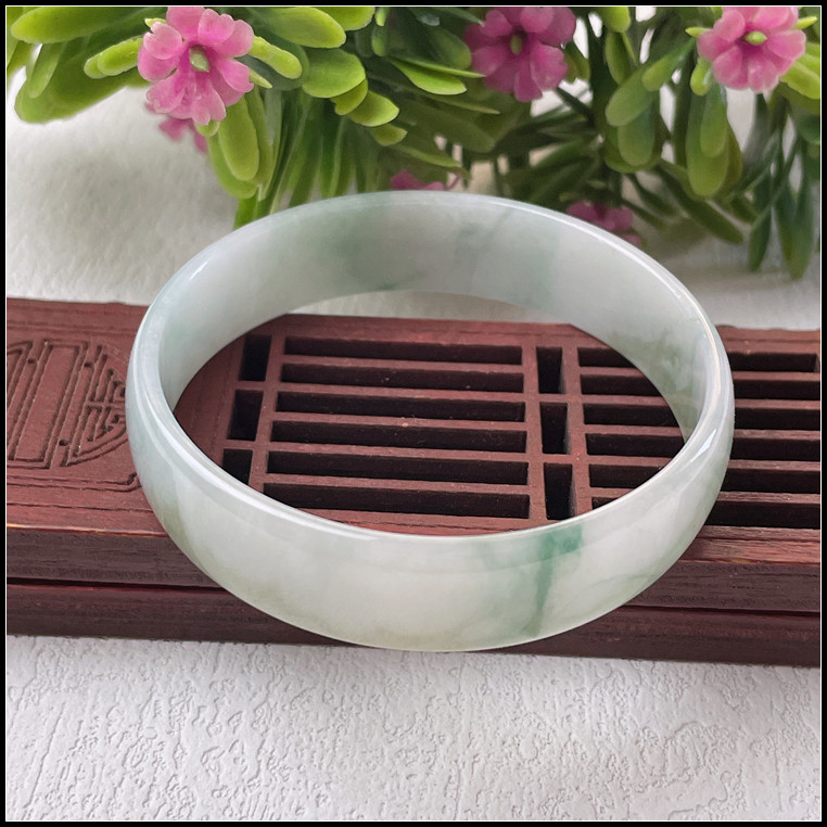 49圈口天然缅甸翡翠A货手镯冰糯种淡绿飘花福镯宽条公主镯玉镯子
