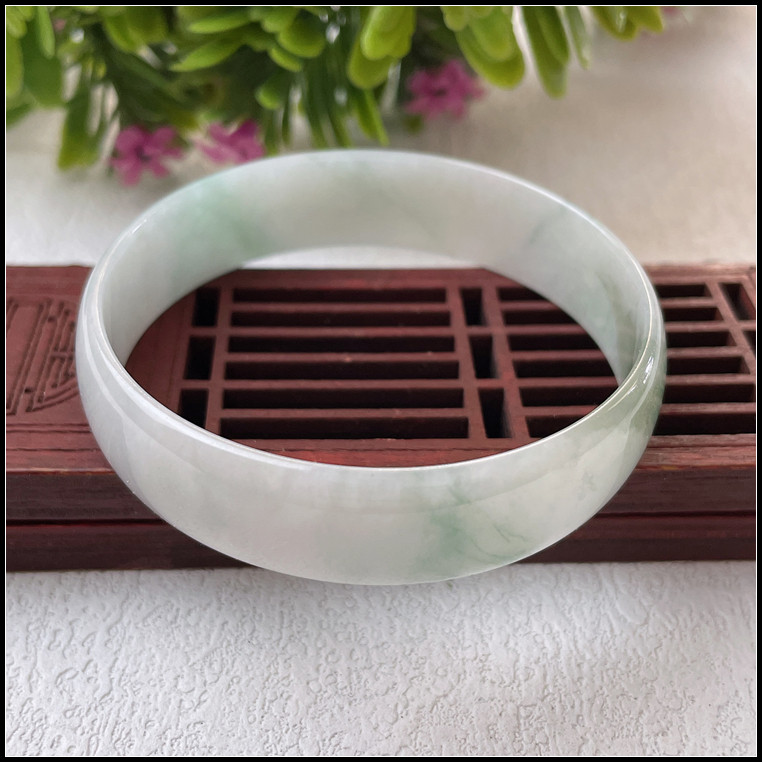 天然翡翠公主镯冰糯种飘花