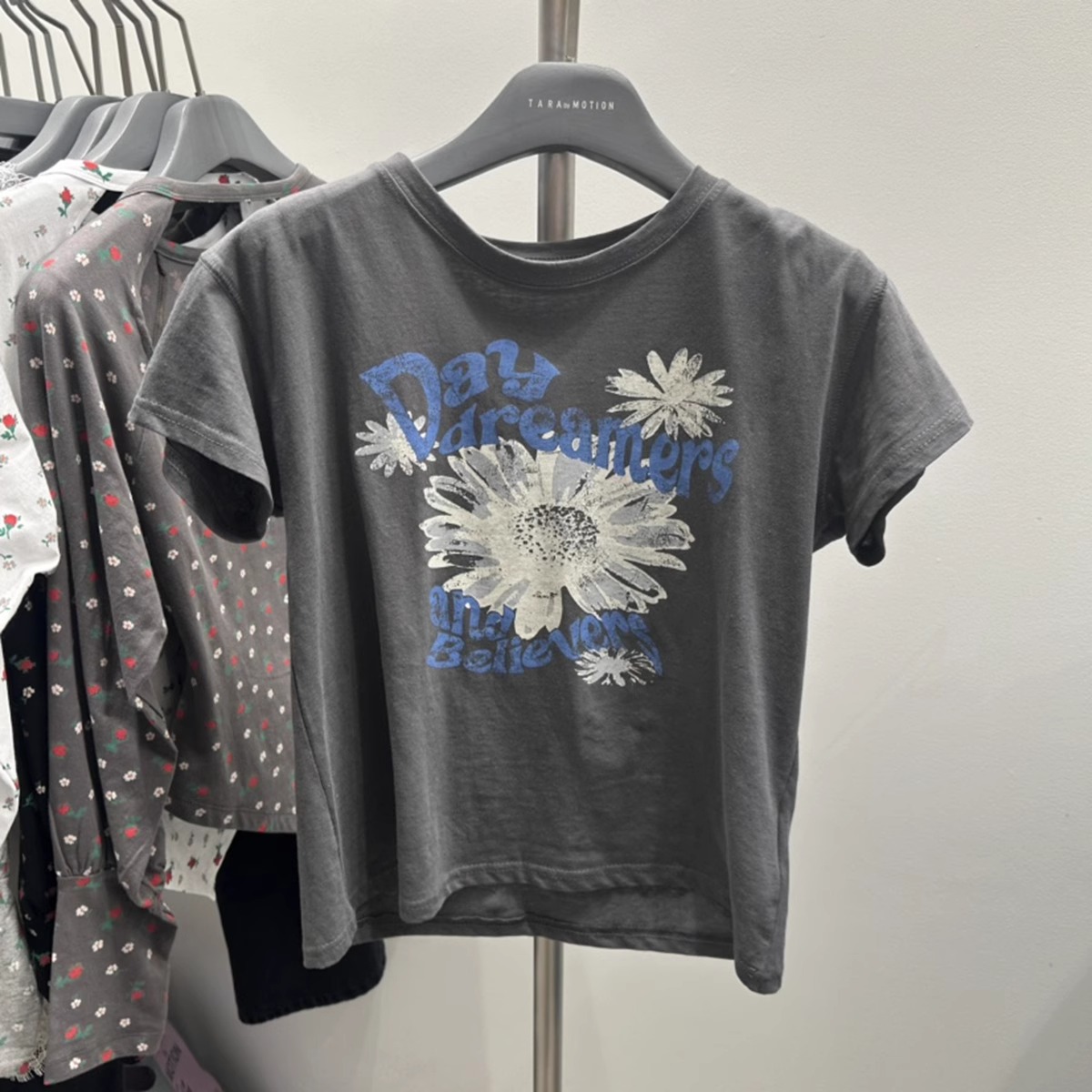 现韩国东大门代购2025夏季TARA BY MOTION-a时尚雏菊印花短袖T恤