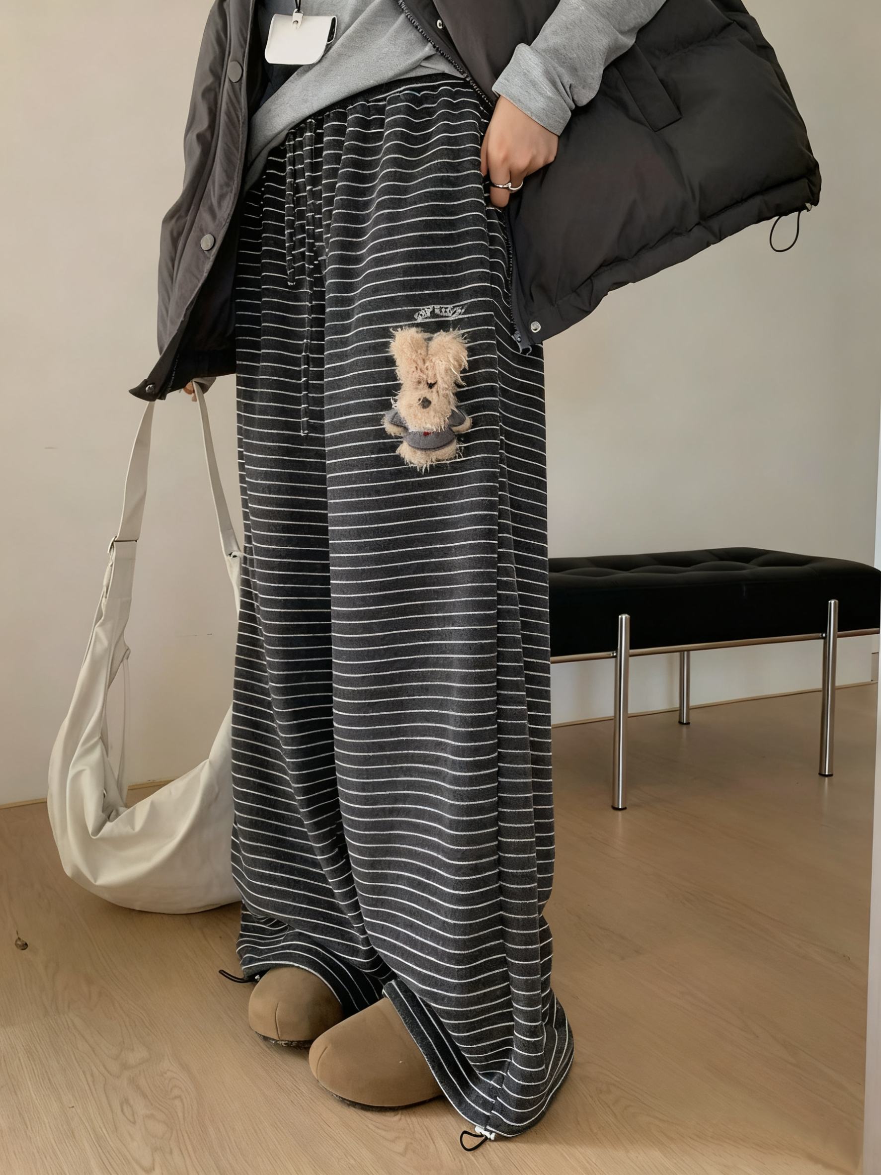 大码冬季新款加绒加厚刺绣卫裤女宽松显瘦休闲直筒阔腿裤 送玩偶